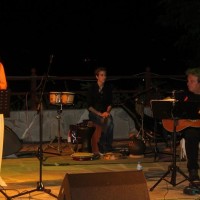 Μάγεψε το κοινό η Καλλιόπη Βέττα στο Υπαίθριο Θέατρο Σερβίων – Δείτε το βίντεο