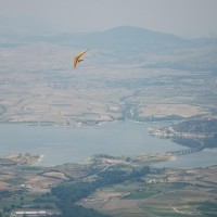 Βίντεο: Μοναδικό θέαμα από τις πτήσεις των αιωροπτεριστών στην Παλιά Καστανιά Σερβίων
