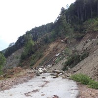 Βίντεο: Ξεκίνησαν οι εργασίες αποκατάστασης της μεγάλης κατολίσθησης στο δρόμο Βελβεντού – Καταφύγι