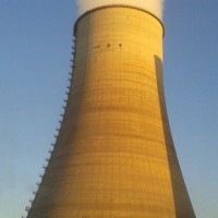 Ακτιβιστές της GREENPEACE κατεβαίνουν τώρα από πύργο ψύξης του ΑΗΣ Αγίου Δημητρίου! Δείτε φωτογραφίες