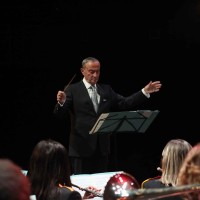 Η φωτογραφία της ημέρας: Η ψυχή της Φιλαρμονικής της Κοζάνης, ο αρχιμουσικός Πάρης Καραχάλιος