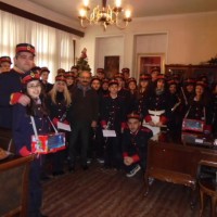 Παραδοσιακά κάλαντα και ευχές για το νέο έτος στον Δήμαρχο Εορδαίας