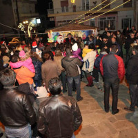 Πραγματοποιήθηκε το άναμμα του χριστουγεννιάτικου δέντρου στην πλατεία Αγίου Γεωργίου στη Νεάπολη Βοΐου