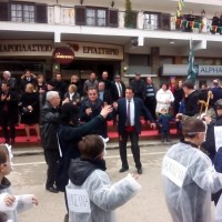 Δείτε τις πρώτες φωτογραφίες και βίντεο από την παρέλαση των Μπουμπουσαριών στη Σιάτιστα!