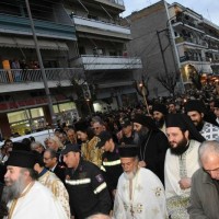 Πτολεμαΐδα: Πλήθος πιστών υποδέχτηκε τον Τίμιο Σταυρό από την Παναγία Σουμελά – Φωτογραφίες