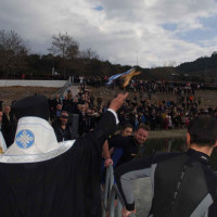 Δείτε φωτογραφίες και βίντεο από τον καθαγιασμό των υδάτων στη λίμνη του Πολυφύτου