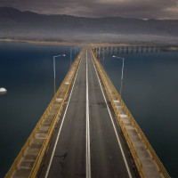 Δείτε εξαιρετικές φωτογραφίες από τη γέφυρα της λίμνης Πολυφύτου