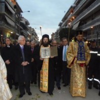 Σύσσωμη η Εορδαία υποδέχθηκε το Τίμιο Ξύλο – Την Κυριακή η αναχώρηση του Ιερού Κειμηλίου