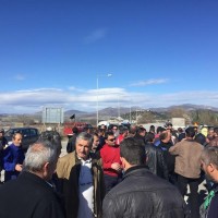 Δείτε φωτογραφίες από τις κινητοποιήσεις των αγροτών στη γέφυρα Πολυφύτου
