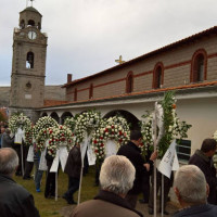 Βίντεο: Το τελευταίο αντίο στον Βασίλη Πάτρα με τα χάλκινα να παίζουν το αγαπημένο του τραγούδι