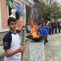 Η λαμπαδηδρομία της 12ης Μαθητιάδας στο Βελβεντό – Δείτε βίντεο και φωτογραφίες