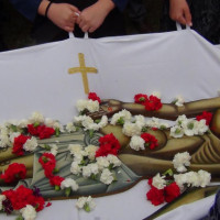 Δείτε το φωτογραφικό αφιέρωμα της Αποκαθήλωσης του Εσταυρωμένου στο Δρυόβουνο Βοΐου