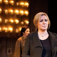 Η παράσταση «Που είναι η μάνα σου μωρή;» της Δήμητρας Πέτρουλα με την Βέρα Κρούσκα στην Πτολεμαΐδα