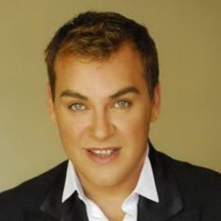 «Εφυγε» ο make up artist και ηθοποιός Γιάννης Αγγελάκης – Ο αγαπημένος της ελληνικής show biz