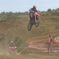 Βίντεο: Ιπτάμενοι μοτοσυκλετιστές στον 3ο Περιφερειακό Αγώνα Moto Scramble στα Πετρανά Κοζάνης