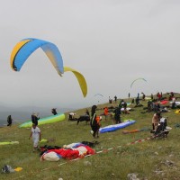 Βίντεο: Υπερθέαμα την πρώτη μέρα του Πανελλήνιου Πρωταθλήματος Αλεξίπτωτου Πλαγιάς στη Βουνάσα Δεσκάτης