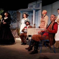 H Θεατρική Ομάδα Σερβίων «Κόκκινη Κουίντα» παρουσιάζει στην Κοζάνη την παράσταση «Η Αρκούδα και Πρόταση γάμου»