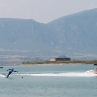 Βίντεο: Εντυπωσιακές εικόνες, από την πρώτη μέρα του Διεθνή Αγώνα Θαλάσσιου Σκι στη Λίμνη Πολυφύτου