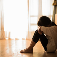 Φρίκη στη Λάρισα: Κρατούσαν αιχμάλωτη, εξέδιδαν και βίαζαν 14χρονη – Νονός της 14χρονης ο βιαστής και προαγωγός της!
