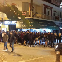 Φωτογραφίες: Το αδιαχώρητο από κόσμο στον κεντρικό πεζόδρομο της Κοζάνης για το Live του Γιώργου Σαμπάνη!