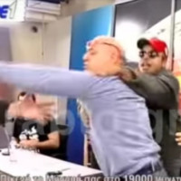 Θεσσαλονίκη: Εισβολή οπαδού και ξύλο σε απευθείας μετάδοση – Χαμός σε τηλεοπτική εκπομπή – Βίντεο