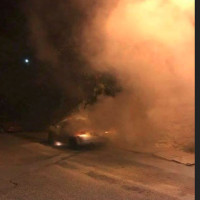 Φωτιά σε σταθμευμένο αυτοκίνητο δίπλα από το Δημαρχείο Σερβίων!