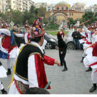 Μακεδονία: Μάσκες, κουδούνια και προβιές και προετοιμασίες για το Θείο Βρέφος