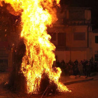 Άναψαν οι κλαδαριές στη Σιάτιστα! Δείτε το βίντεο