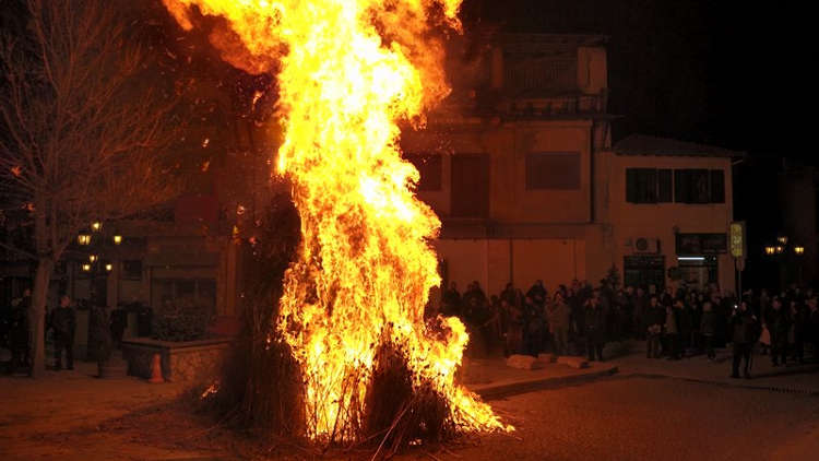 Άναψαν οι κλαδαριές στη Σιάτιστα! Δείτε το βίντεο | KOZANILIFE.GR