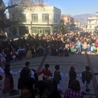 Βίντεο: Εορταστική ατμόσφαιρα στην Κεντρική Πλατεία Σερβίων από την εκδήλωση του Εμπορικού Συλλόγου Σερβίων