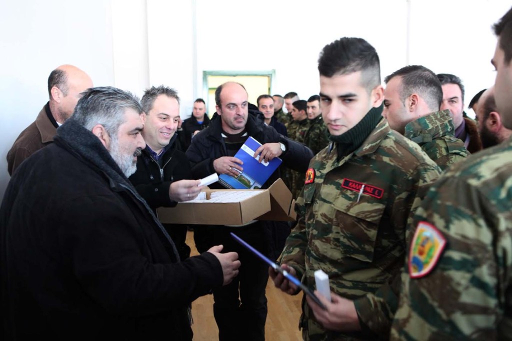 9srtyujhsrtjurtyjutr