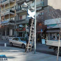 Ξεκίνησε ο στολισμός στο κέντρο της Κοζάνης για τη φετινή Αποκριά – Δείτε φωτογραφίες