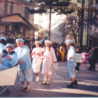 Αποκριάτικη παρέλαση στην Κοζάνη τη δεκαετία του ’90 με τους Κασμιρτζίδες! Δείτε φωτογραφίες