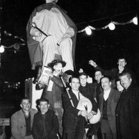 Ο τεντιμπόη παπάς που έκαψε τον καρνάβαλο στην Κοζάνη πριν 52 χρόνια! Του Γιάννη Τσιομπάνου