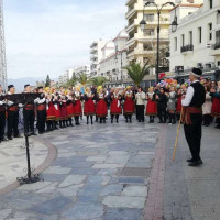 Ο φανός «Αριστοτέλης» της Κάτω Κώμης Κοζάνης στην τελετή έναρξης του θαλασσινού καρναβαλιού Χαλκίδας 2017