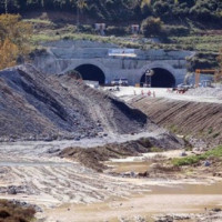 Τέμπη: Αλλάζουν όλα στο δρόμο – Δείτε το βίντεο