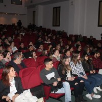 Βίντεο: Η παρουσία εκατοντάδων μαθητών στη διάλεξη «Μαθαίνω για να μαθαίνω καλύτερα» σε περίοδο Αποκριάς, μήνυμα ελπίδας για κάτι καλύτερο