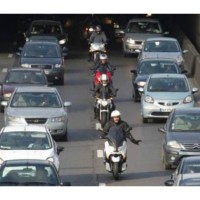 Οδήγηση μοτοσικλέτας με δίπλωμα αυτοκινήτου: Όλες οι αλλαγές που πρόκειται να γίνουν