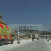 Απίστευτο ατύχημα στην Εγνατία – Λάστιχο έσκασε στο πρόσωπο οδηγού νταλίκας!