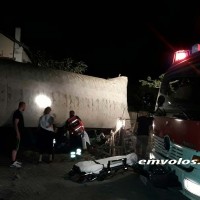 Εκτροχιάστηκε τρένο έξω από την Θεσσαλονίκη! Παρέσυρε κολώνες της ΔΕΗ και έπεσε σε οίκημα – Εγκλωβισμένοι επιβάτες