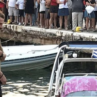 «Γκρέμισαν τα τείχη» στη Σκιάθο για τον Ντάνο! Με τιμές… εθνικού ήρωα (;) καθώς βραβεύτηκε από τον δήμαρχο του νησιού