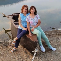 Δύο αδελφές 44 και 41 ετών από την Πτολεμαΐδα, μητέρες 4 και 3 παιδιών, στην Τριτοβάθμια Εκπαίδευση, φοιτήτριες μαζί με τις κόρες τους