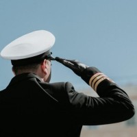Πόσα χρήματα χάνουν από τον μισθό τους αστυνομικοί, στρατιωτικοί, λιμενικοί και πυροσβέστες λόγω αλλαγής εισφορών