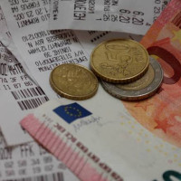Ξεκίνησε η Λοταρία αποδείξεων: Πού, πώς και πότε θα δείτε αν κερδίσατε τα 1.000 ευρώ
