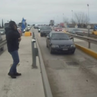 Πολίτες σηκώνουν τις μπάρες στα διόδια των Μαλγάρων για το μεγάλο συλλαλητήριο της Θεσσαλονίκης – Δείτε τα βίντεο