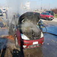 Αυτοκίνητο τυλίχθηκε στις φλόγες έξω από την Πτολεμαΐδα – Δείτε φωτογραφίες