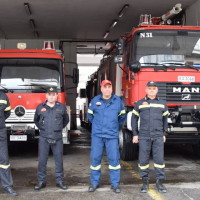 «Εκεί που όλοι φεύγουν, πηγαίνουν οι πυροσβέστες» – Συνέντευξη εφ’ όλης της ύλης με τον Διοικητή και Υποδιοικητή της Πυροσβεστικής Υπηρεσίας Κοζάνης
