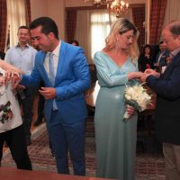 Παντρεύτηκε με πολιτικό γάμο ο Χάρης Κάτανας την αγαπημένη του Ζωή Πλιάτσικα στο Δημαρχείο Κοζάνης – Δείτε φωτογραφίες