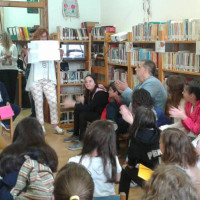 Πτολεμαΐδα: Οι «Φιλαναγνωστικές χειραψίες» υποδέχτηκαν τον συγγραφέα Βαγγέλη Ηλιόπουλο, με γιορτή