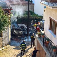Μεγάλη φωτιά σε μονοκατοικία στη Σιάτιστα – Κάηκαν αυτοκίνητο και μηχανή – Δείτε φωτογραφίες